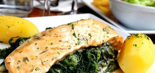 Филе рыбное, запеченное в сметанном соусе