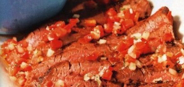 Говяжий стейк на гриле с томатной сальсой