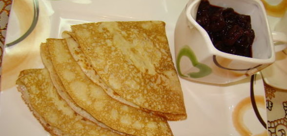 Каша манная с земляникой