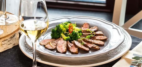 Утиная грудка «Пять специй» с брокколи