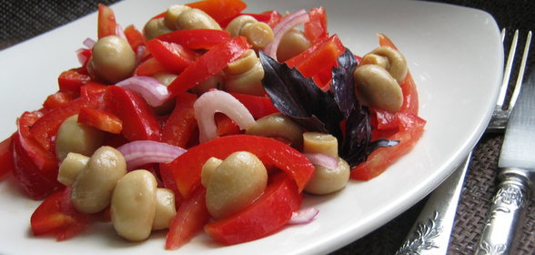 Грибы в красном