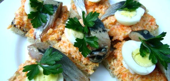 Канапе с сельдью