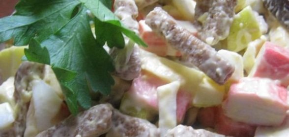 Хлебный салат с овощами