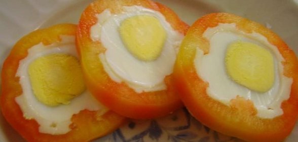 Перец, фаршрованный яйцом