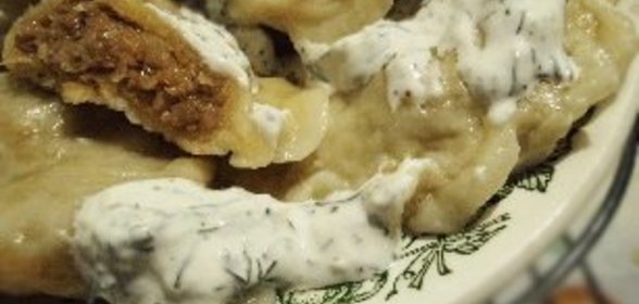 Вареники на кефире с тушеной капустой