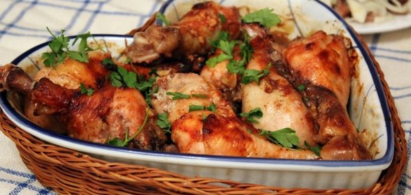 Запеченные куриные голени в томатном маринаде