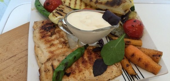 Салат из консервированной горбуши