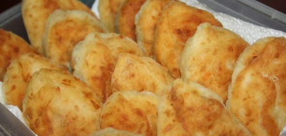 Пирожки со свининой и яблоками на сырно-кефирном тесте