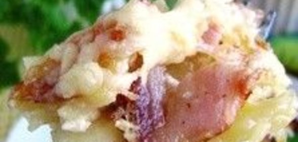 Сочная запеканка из картофеля с грудинкой