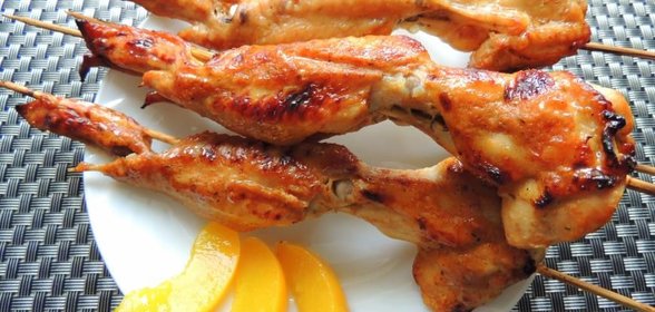 Крылышки гриль в персиковом маринаде