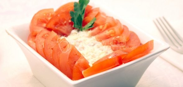 Салат с красной рыбой и сыром