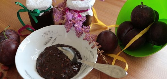 Сливово-шоколадное варенье с арахисом (рецепт для мультиварки)
