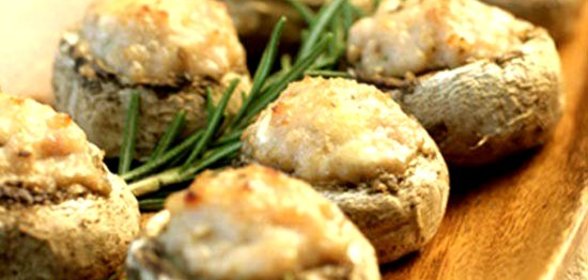 Фаршированные мясом шампиньоны