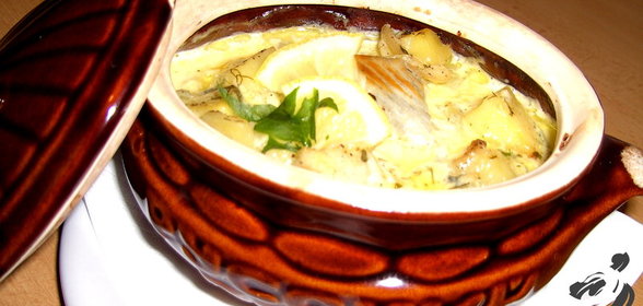 КАРТОШКА ЗАПЕЧЁНАЯ В ГОРШОЧКАХ С РЫБОЙ