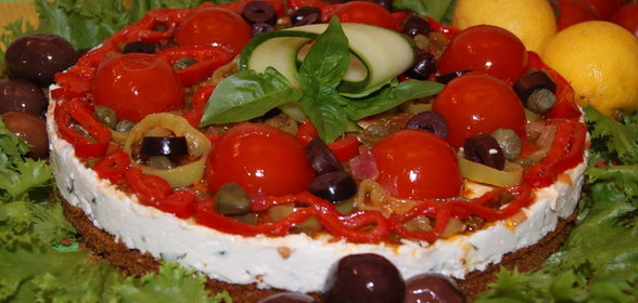 Салат из картофеля, кальмаров и плавленого сыра