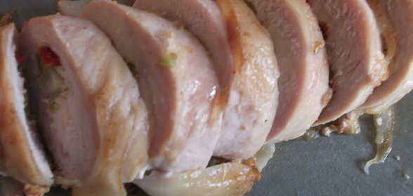 Рулет из филе индейки с овощами