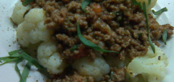 МЯСНОЙ СОУС с эстрагоном/тархуном и корицей. Цветная капуста под ним