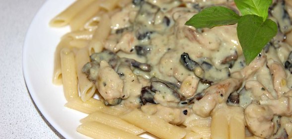 Паста с курицей и грибами