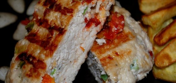 Котлеты из индейки с помидорами и сыром