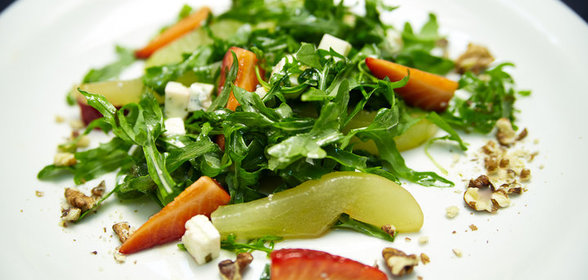 Салат-рокет с грушей и сыром