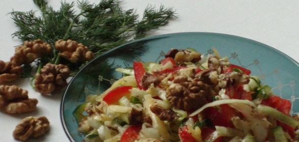 Салат из капусты с сыром и грецкими орехами