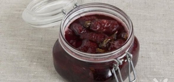 Клубничное варенье с базиликом и мятой