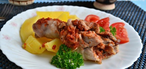 Куриные ножки с соусом Сацебели и картофелем на пару