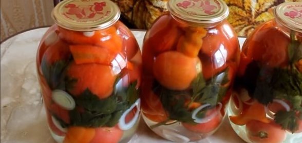 Маринованные помидоры с луком и сельдереем (на зиму)