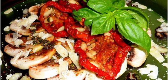 Салат-Закуска ШАМПИНЬОН с вяленными томатами