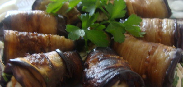 Рулетики из баклажанов c сыром (вариант) очень простой и вкусный)