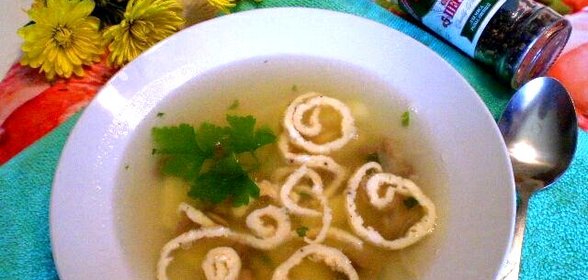 Картофельный суп с грибами и омлетом