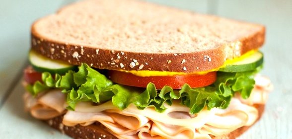 Бутерброды с колбасой на праздничный стол