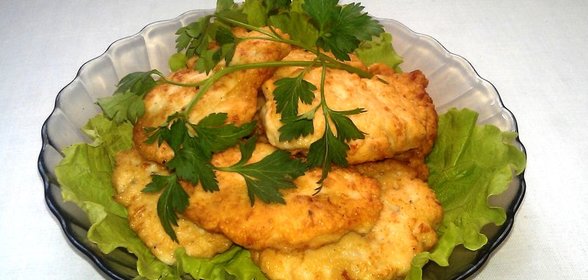 Рубленые куриные котлеты с сыром на сковороде