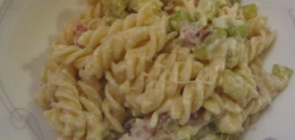 Паста с цуккини, сырокопченым окороком и сливками