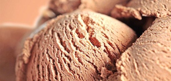 Мороженое из коричневого сахара с бальзамическим уксусом