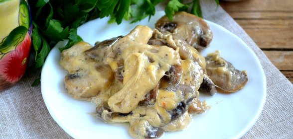 Грибы под сырным соусом