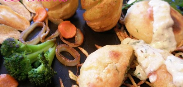 Картофельные кнедли с сыром и соусом