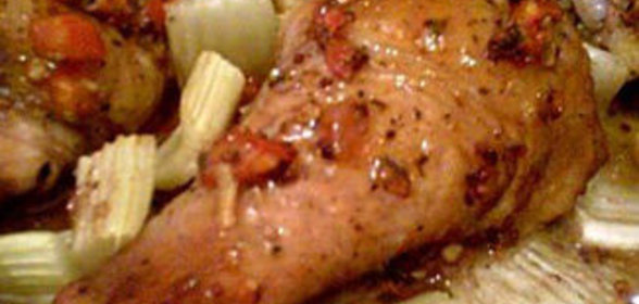 Курица под пряным маринадом, запеченная с яблоками и сельдереем