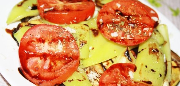 Антипасти из баклажана, сладкого перца и помидора