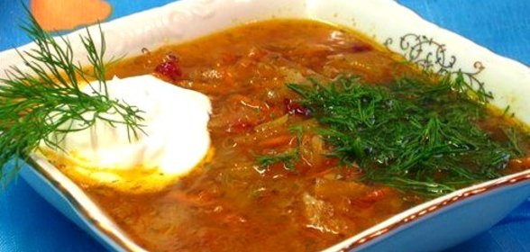 Щи с квашеной капустой и мятой картошкой