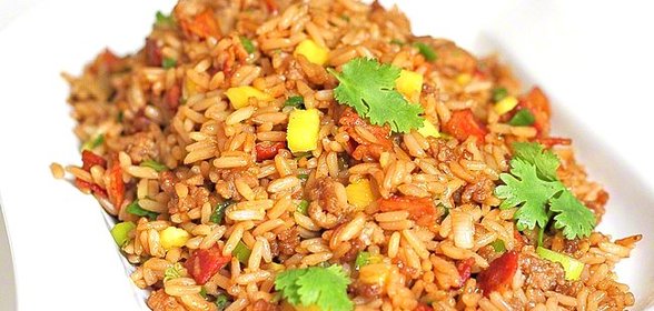 Жареный рис со свининой