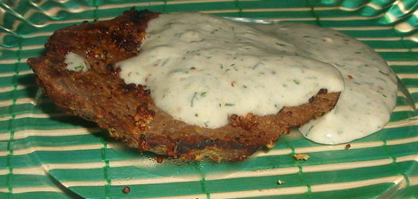 Говядина в горчичном маринаде с банановым соусом