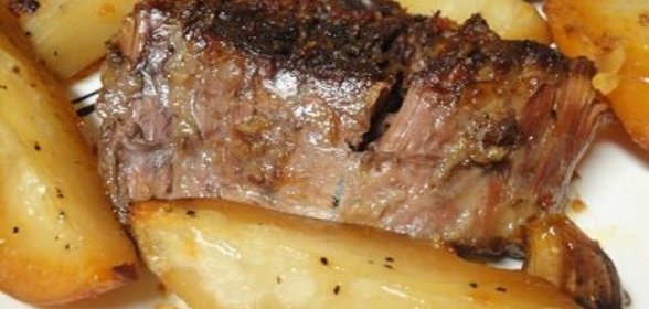Мясо с картофелем и чесноком в духовке !