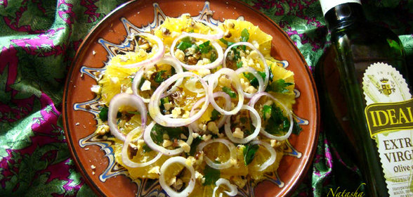 Салат из апельсина и лука с грецкими орехами