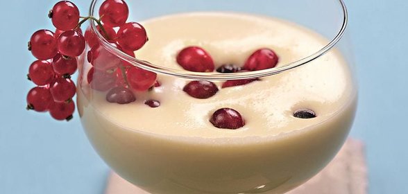 Ягоды с запеченным лавровым кремом