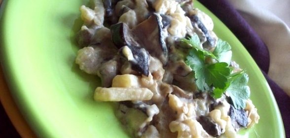 Тушеная картошка с грибами и сметаной