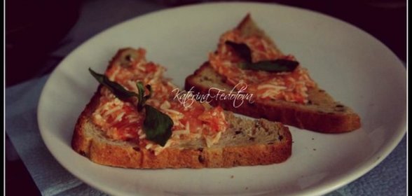 Тосты с паштетом Альмогроте