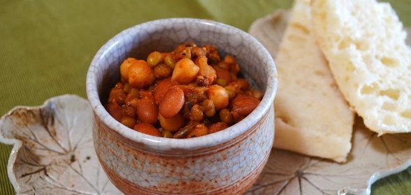 Мясо с консервированной фасолью