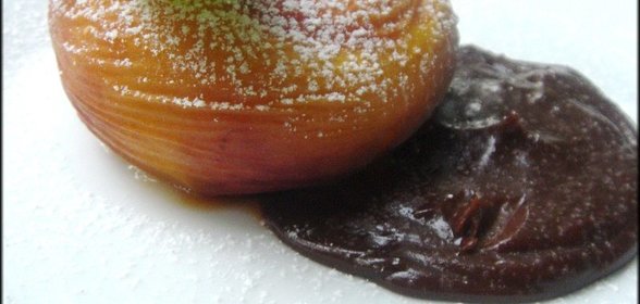 Персики, фаршированные творогом с черешней
