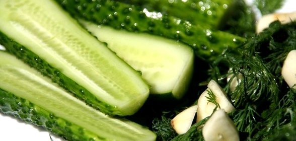 Малосольные огурцы на минеральной воде